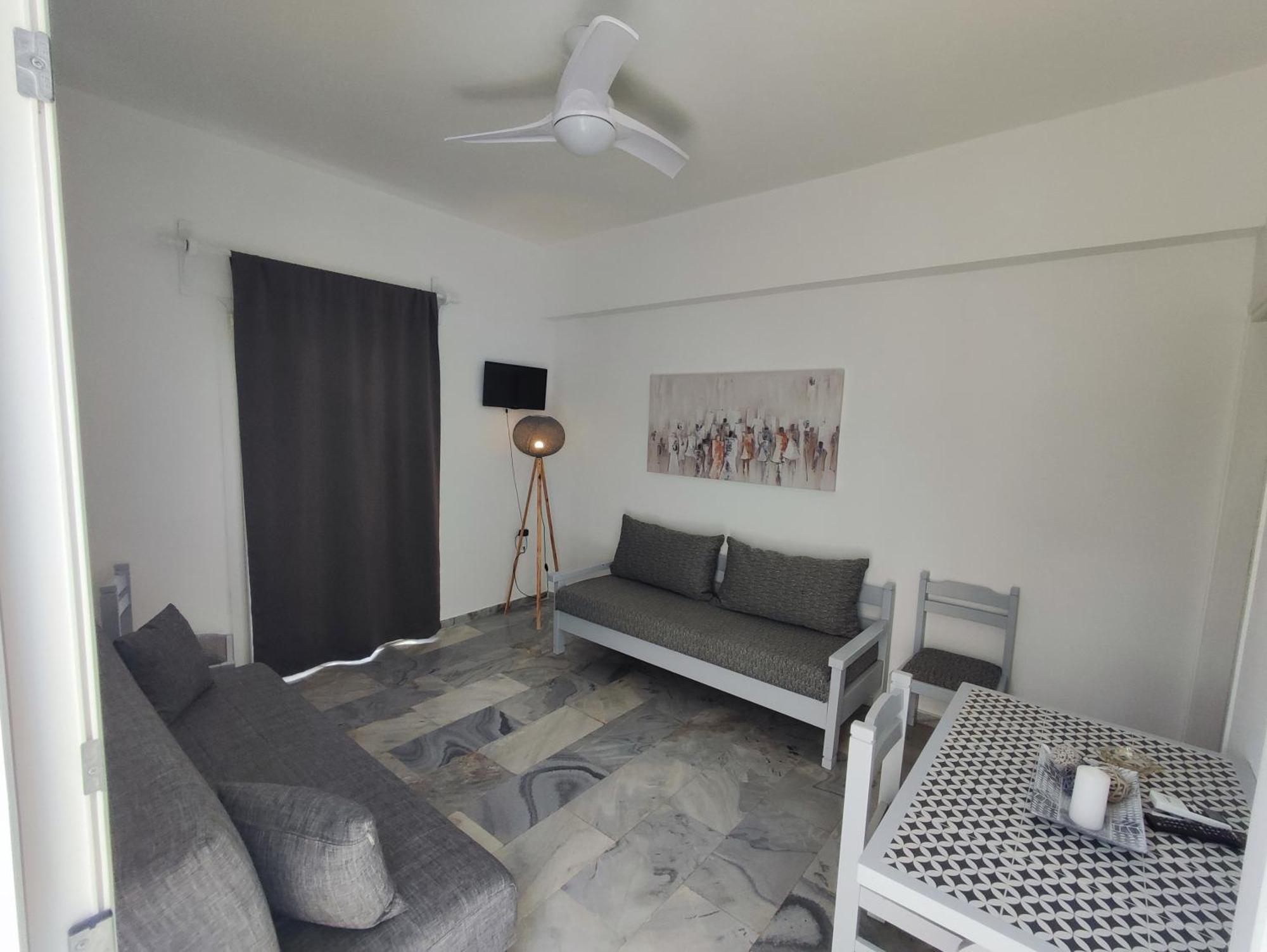 Galaxy Apartments Alikí 객실 사진